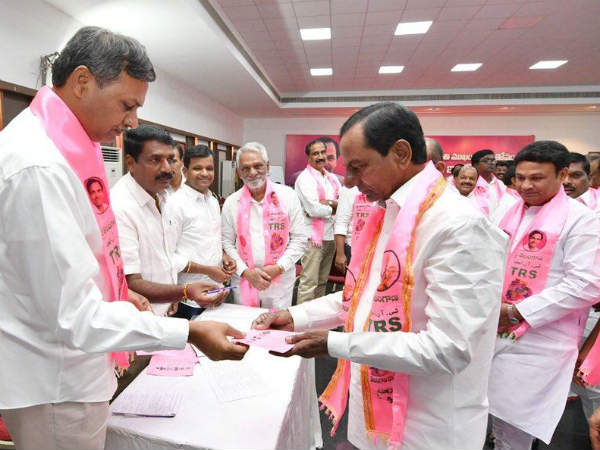 ఒకరిద్దరికి టిక్కెట్ నో