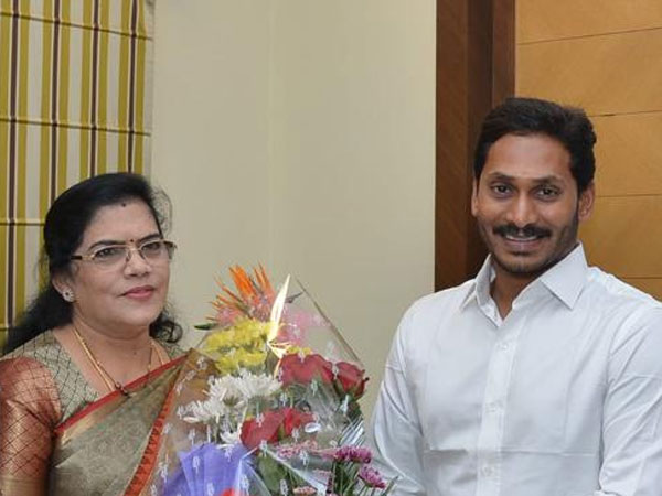 మహిళలకు నాలుగు లోక్సభ సీటు..