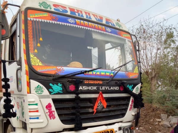 fatal accident in kurnool district 3 devotess died fatal accident in kurnool district 3 devotess died
