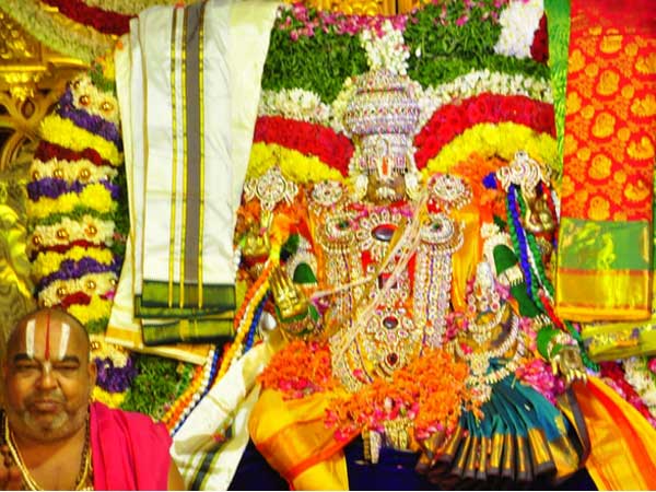 మహాద్భుతంగా యాదాద్రి లక్ష్మీ నారసింహుడి పరిణయోత్సవ ఘట్టం