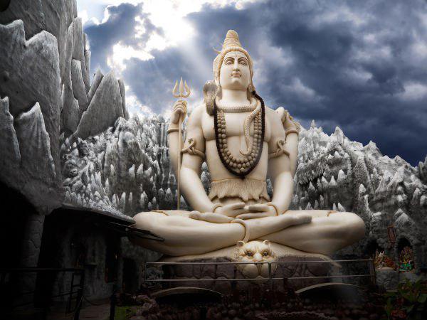 భక్తుల బాధలను స్వీకరించడానికి భిక్షాటన