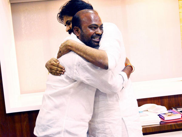 బయోడేటా సమర్పించాలి
