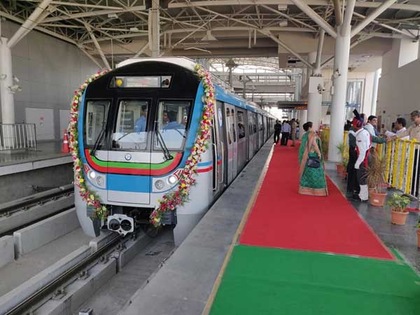 ఒకే రైలులో నాగోల్ హైటెక్ సిటీ ప్రయాణం