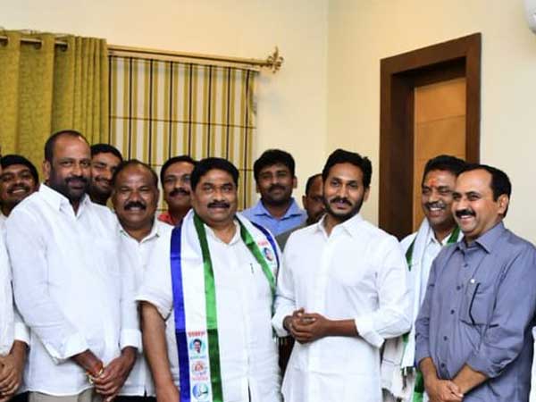 TDP leader Modugula joined in YCP : He may contest from Guntur Loksabha seat TDP leader Modugula joined in YCP : He may contest from Guntur Loksabha seat