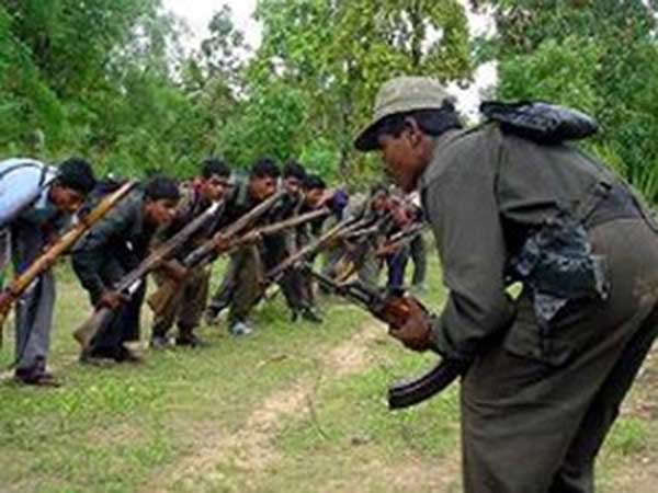 Naxals kill Police Inspector in Chhattisgarh Naxals kill Police Inspector in Chhattisgarh