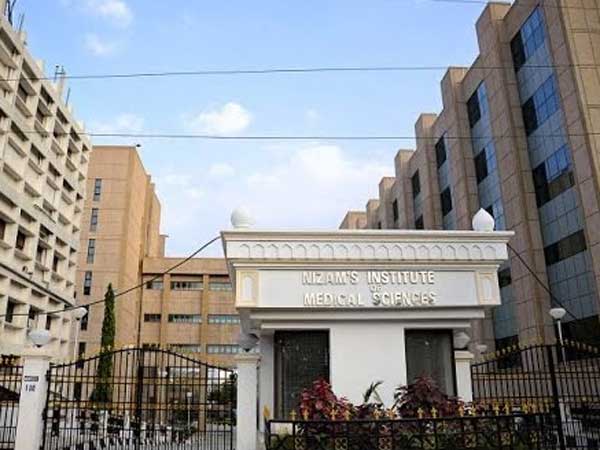 మరచిన కత్తెర .. బంధువుల ఆందోళన