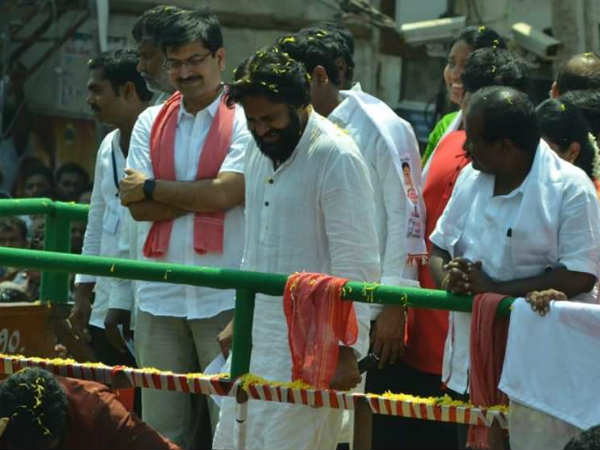 అభిమానం ఓట్లు కురిపిస్తే ఓకే..! లేకపోతే గబ్బర్ సింగ్ కు గడ్డు కాలమే..!!