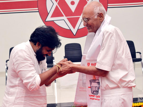 డిమాండ్లకు తలొగ్గిన పవన్ కల్యాణ్..