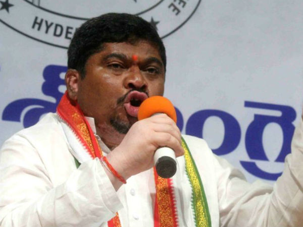 స్థానికుడిని.. నాకే ఓట్లు..!