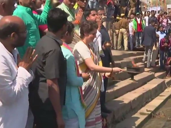 Priyanka Gandhi Vadra offers prayers at Kashi Vishwanath temple in Varanasi Priyanka Gandhi Vadra offers prayers at Kashi Vishwanath temple in Varanasi
