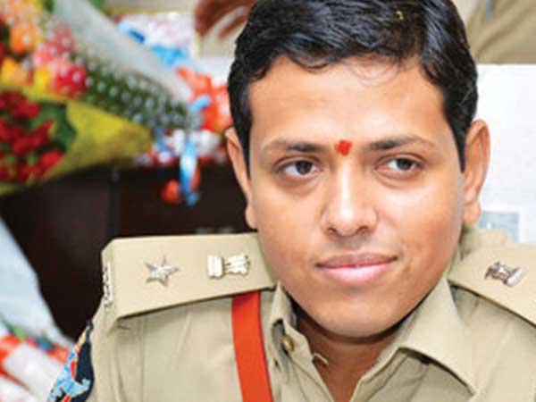 ఏబీ పనితీరుపైనా విమర్శలు..