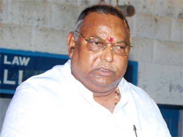 రాయపాటి వర్గాన్ని టీడిపి దూరం చేసుకుంటుందా..? జిల్లాలో నెలకొన్న ఉత్కంఠ..!!