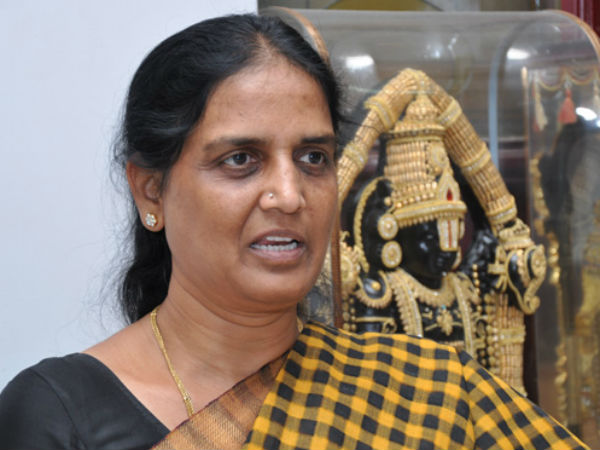 సబితపై కాంగ్రెస్ నేతల నిప్పులు