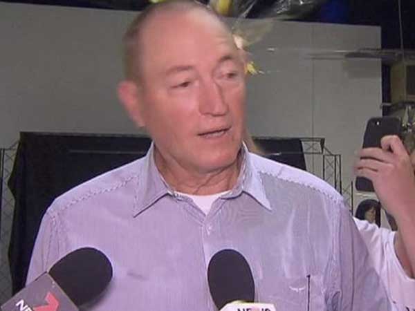 Egg smashed on Aussie senators head over anti-Muslim comments on New Zealand attack Egg smashed on Aussie senators head over anti-Muslim comments on New Zealand attack