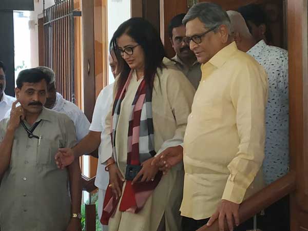 BJP To Back Sumalatha Ambareesh Contesting As Independent From Mandya In Karnataka BJP To Back Sumalatha Ambareesh Contesting As Independent From Mandya In Karnataka