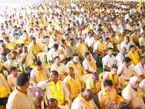 టీడిపి లో విచిత్ర పరిస్తితి..! కష్టంగా మారిన రెబల్స్ వ్యవహారం..!!