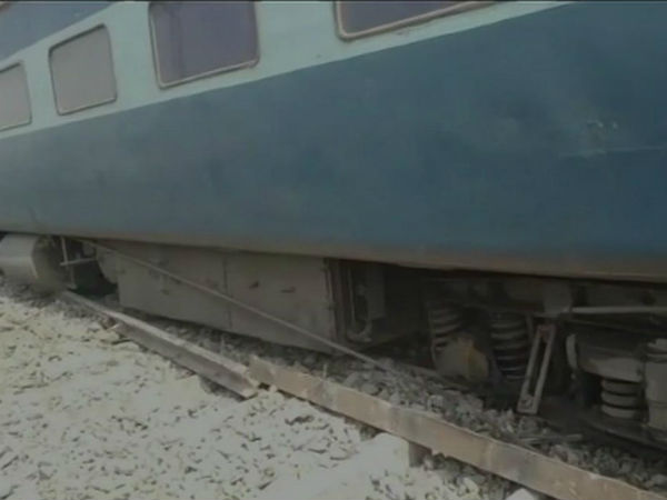 Surat-Chhapra Express derail at Gautamsthan station in Bihar Surat-Chhapra Express derail at Gautamsthan station in Bihar