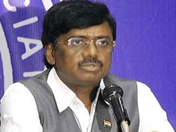 అడుగడుగానా అవమానించారు..! పెద్దపల్లి జిల్లాకు వెంకటస్వామి పేరుకూడా పెట్టలేదన్న వివేక్..!!