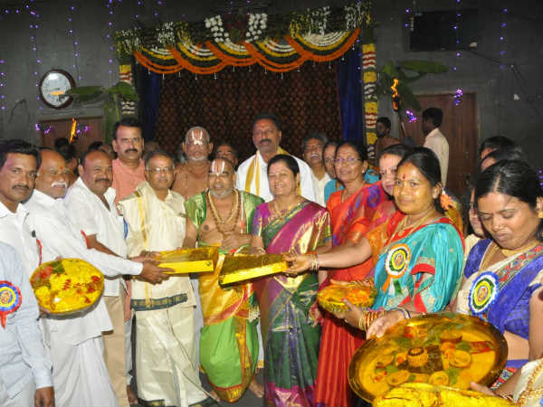 అట్టహాసంగా సాగిన ఎదురుకోలు ఉత్సవం