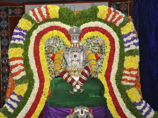 రాత్రి ఘనంగా స్వామి సింహ వాహన సేవ