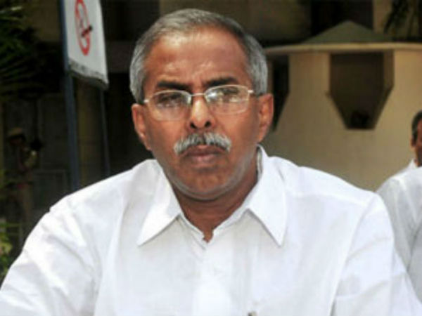 రెండు కత్తి పోట్లు ఉన్నట్లు పోలీసులు