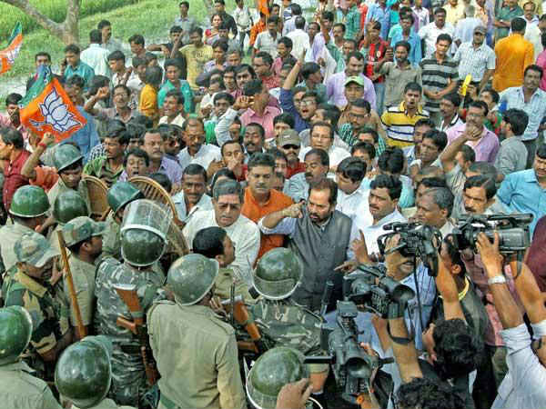 ఒక్క బెంగాల్లోనే హింసాత్మక ఘటనలు