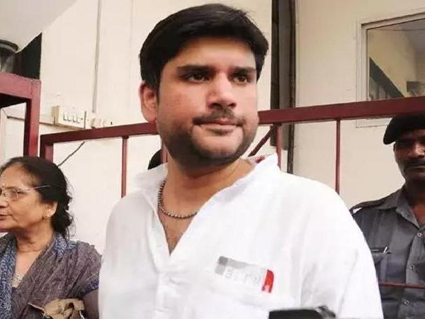 ఆస్తిపై కన్ను ..