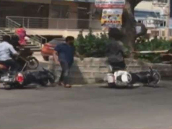 students fight at kukatpally road students fight at kukatpally road