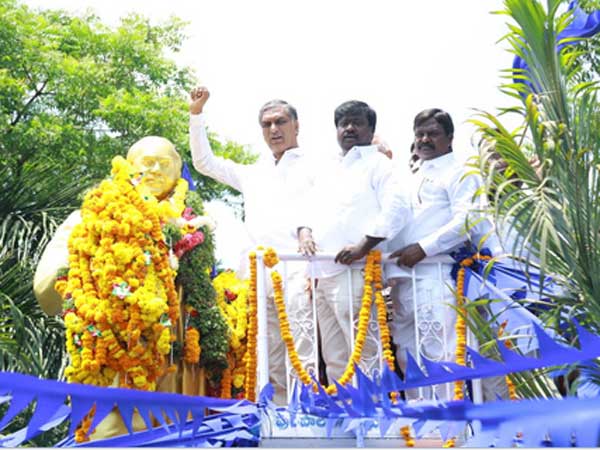 రాజ్యాంగ నిర్మాతకు ఘన నివాళి