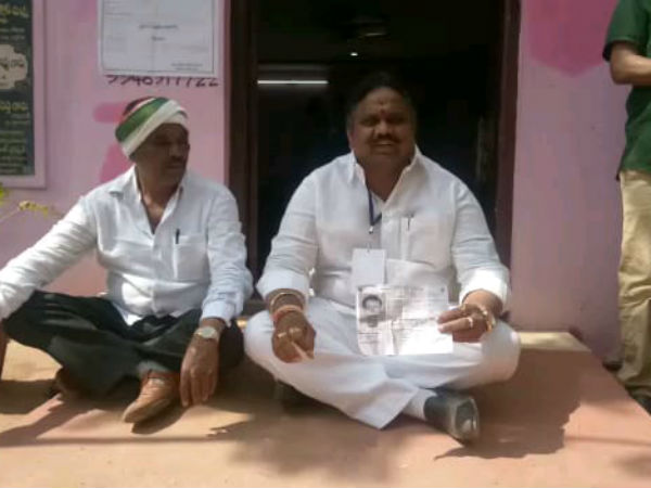 medak congress candidate protest, at polling booth medak congress candidate protest, at polling booth