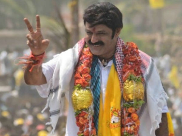 ప్రచార రధం ఎక్కే సమయంలో ఘటన .. కొమ్మినేని మణికట్టు ఫ్రాక్చర్