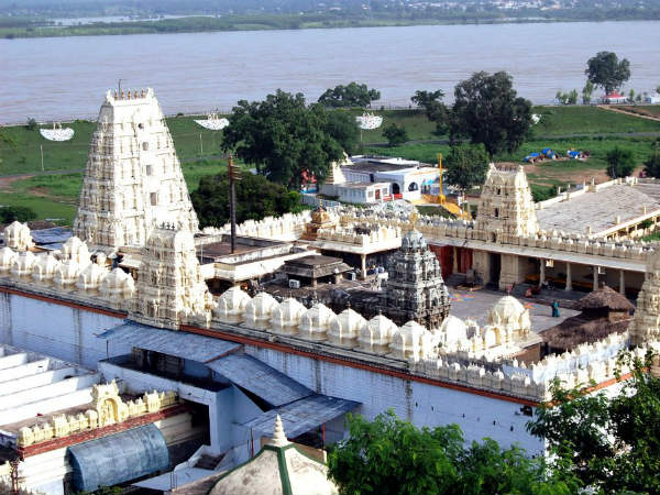 ఘనంగా ధ్వజారోహణం ..