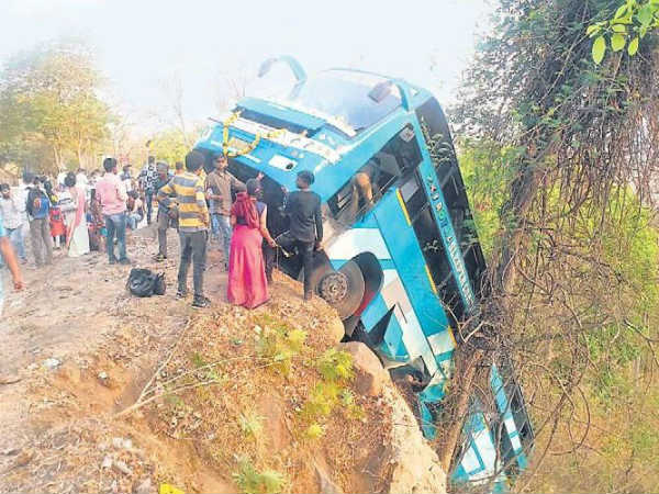 Trees prevent bus from falling into gorge; all 70 passengers were safe Trees prevent bus from falling into gorge; all 70 passengers were safe