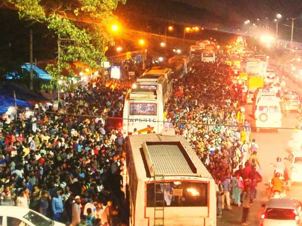 lakhs of people went their home towns for casting votes lakhs of people went their home towns for casting votes