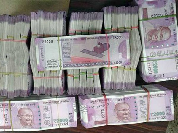 చెన్నై లో పట్టుబడిన వంద కోట్ల నగదు ఎవరిది ?