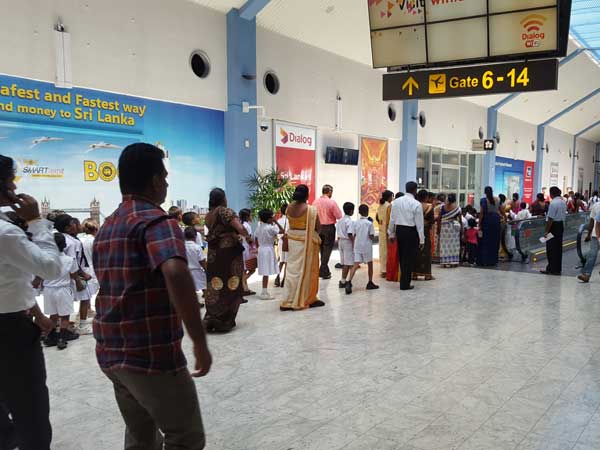 Pipe bomb diffused near colombo airport Pipe bomb diffused near colombo airport