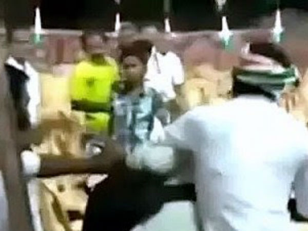 Tamil Nadu Congress workers beaten journalist for taking photos of empty chairs at party meeting Tamil Nadu Congress workers beaten journalist for taking photos of empty chairs at party meeting