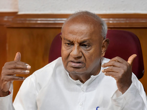 టీడిపి అదికారం లోకి రావడం కష్టమంటున్న బీజేపి..! బాబుకే మళ్లీ అవకాశం అంటున్న మాజీ ప్రధాని..!!