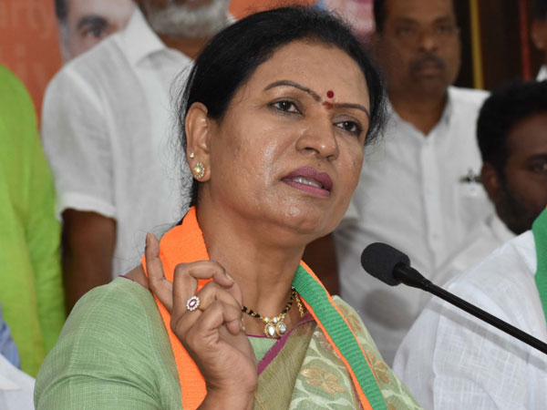 మంత్రిని తొలగించాలని డిమాండ్ .. ప్రభుత్వ నిర్లక్ష్యం దారుణమైనది అన్న డీకే అరుణ