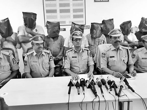 దొంగ కష్టపడ్డాడు.. వీళ్లు ఈజీగా కొట్టేశారు