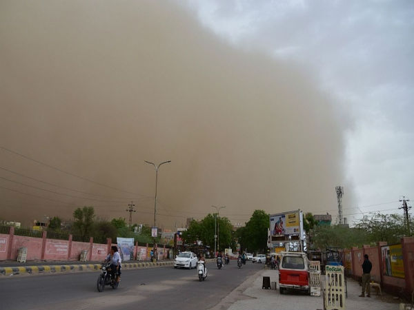 Heavy rains, severe thunder storms lash Gujarat, Rajasthan and MP; account for 35 lives Heavy rains, severe thunder storms lash Gujarat, Rajasthan and MP; account for 35 lives