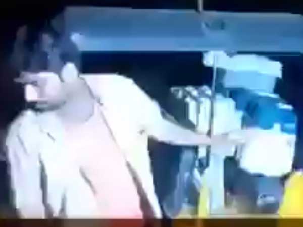 ఆటోలో ఈవీఎంలు