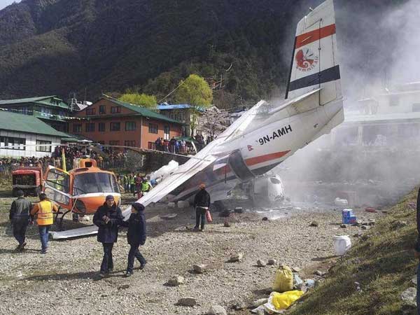 3 killed, 4 injured in Nepal plane crash near Mount Everest 3 killed, 4 injured in Nepal plane crash near Mount Everest