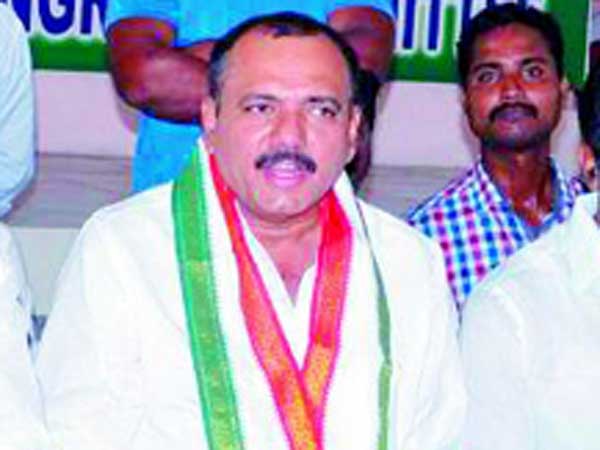 జనం మద్య గండ్ర దంపతుల ఏడుపు..! ఓదార్చిన కార్యకర్తలు..!!