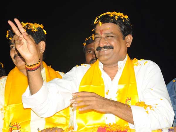 ఆంధ్రా ప్రజలను రాక్షులు అన్న వారితోనా జగన్ స్నేహం .. గంటా వ్యాఖ్యలు