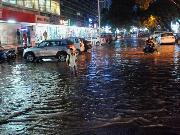 Hyderabad receives heavy rainfall thunderstorm Hyderabad receives heavy rainfall thunderstorm