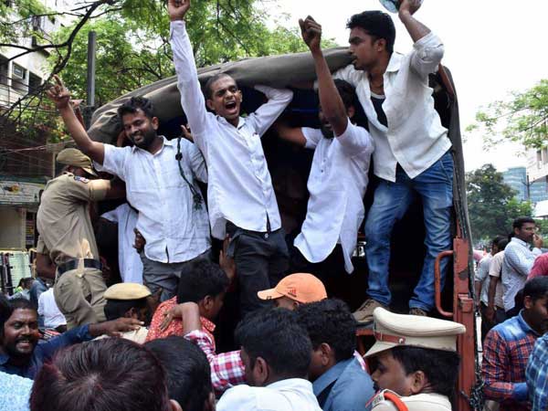 అప్పటికే 523 పత్రాలను దిద్దిన ఇద్దరు అనర్హులు..! ఆందోళనలో తల్లిదండ్రులు..!!