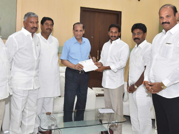 టిడిపి నేతల పై కేసుల్లేవ్..వైసిపి నేతల పై మాత్రం..