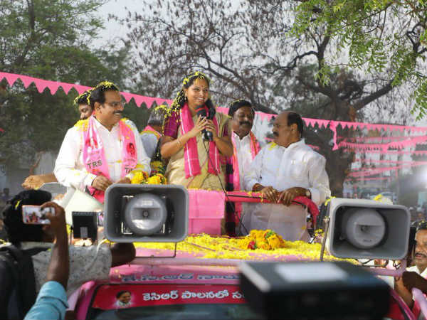 ఢిల్లీలో కూడా టీఆర్ఎస్ జెండా ఎగరాలి..! కాళేశ్వరానికి జాతీయ హోదా సాదిస్తామన్న కవిత..!!