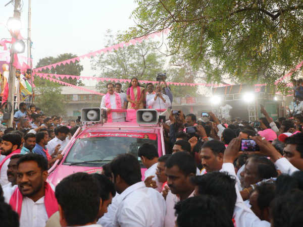 టీఆర్ఎస్ ను ఓడించేందుకు చేతులు కలిపిన కాంగ్రెస్, బీజేపి..! మండిపడ్డ ఎంపి కవిత..!!